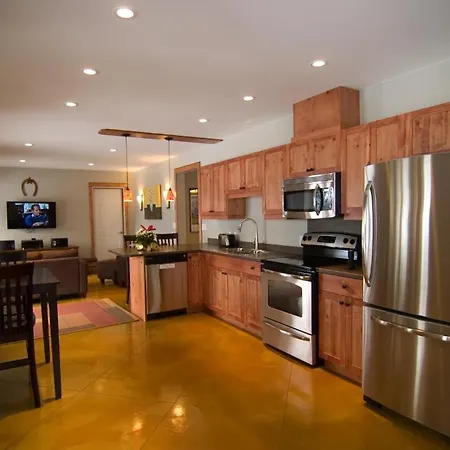 Cedar House Restaurant & Chalets Golden Room photo