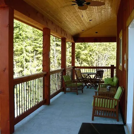 Cedar House Restaurant & Chalets Golden Room photo