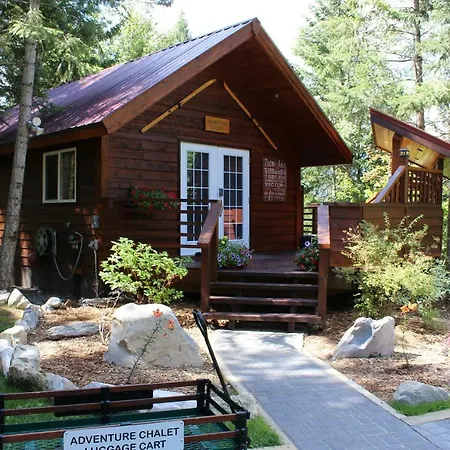 Cedar House Restaurant & Chalets Golden Exterior photo