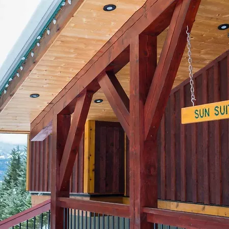 Cedar House Restaurant & Chalets Golden Exterior photo