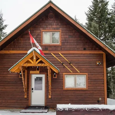 Cedar House Restaurant & Chalets Golden Exterior photo