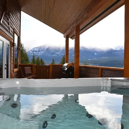 Cedar House Restaurant & Chalets Golden Exterior photo