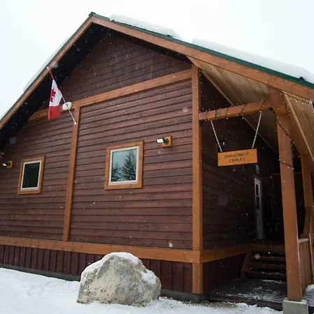 Cedar House Restaurant & Chalets Golden Exterior photo