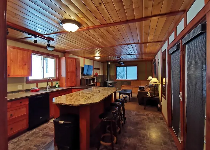 Cedar House Restaurant&Chalets