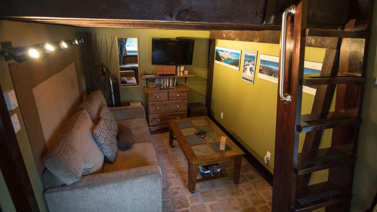 Cedar House Restaurant & Chalets Golden