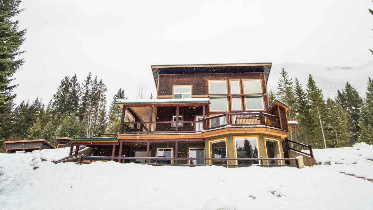 Cedar House Restaurant & Chalets Lodge Golden