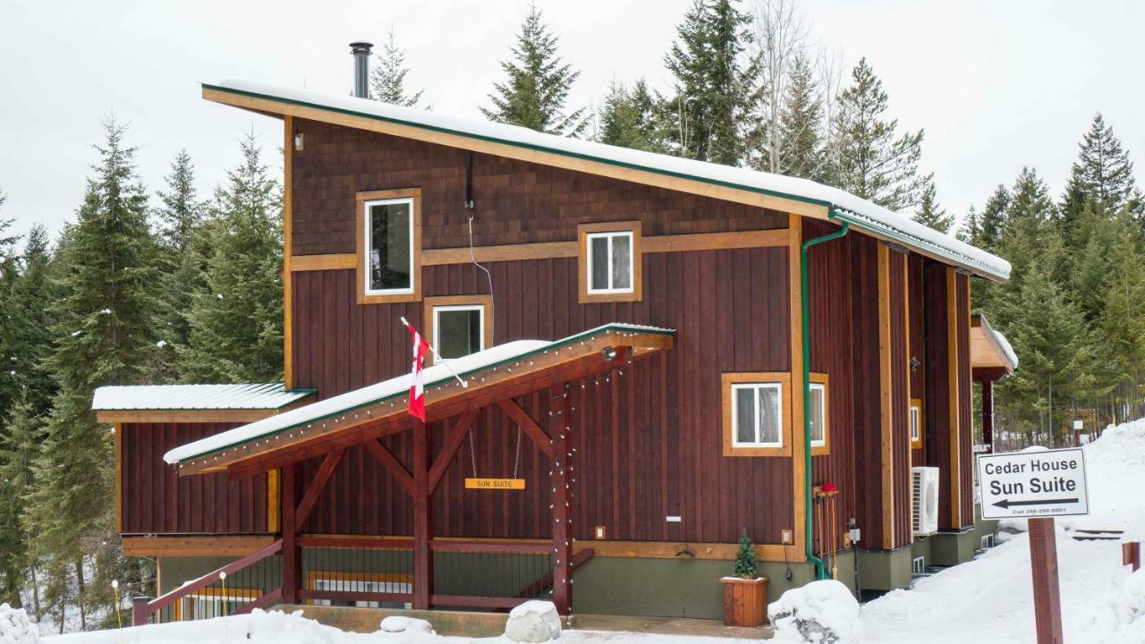 Cedar House Restaurant & Chalets *