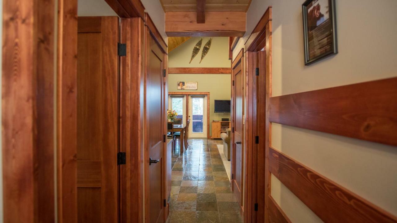 Cedar House Restaurant & Chalets Lodge Golden