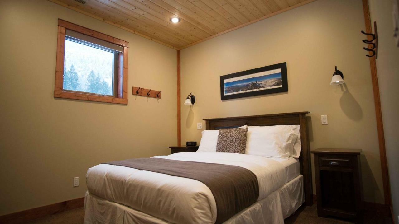 Cedar House Restaurant&chalets * Golden