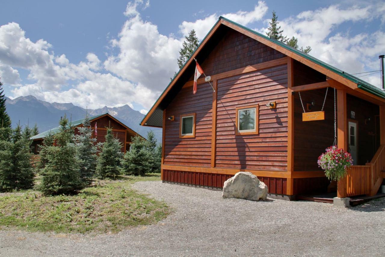 Cedar House Restaurant & Chalets