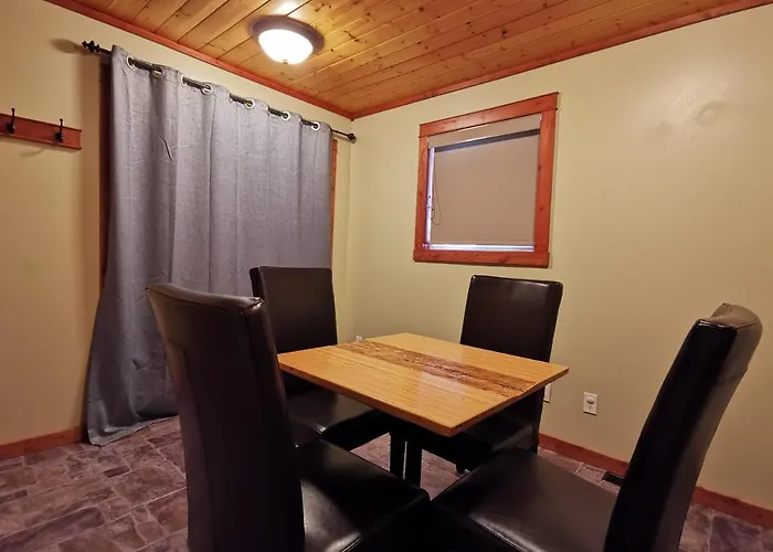 Cedar House Restaurant&Chalets